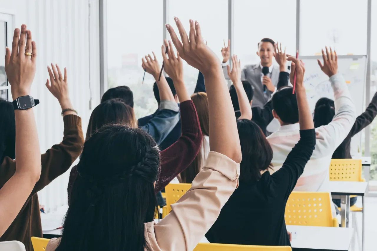 How to Handle Q&A Like a Pro: Presentation Skills Leaders Must Master