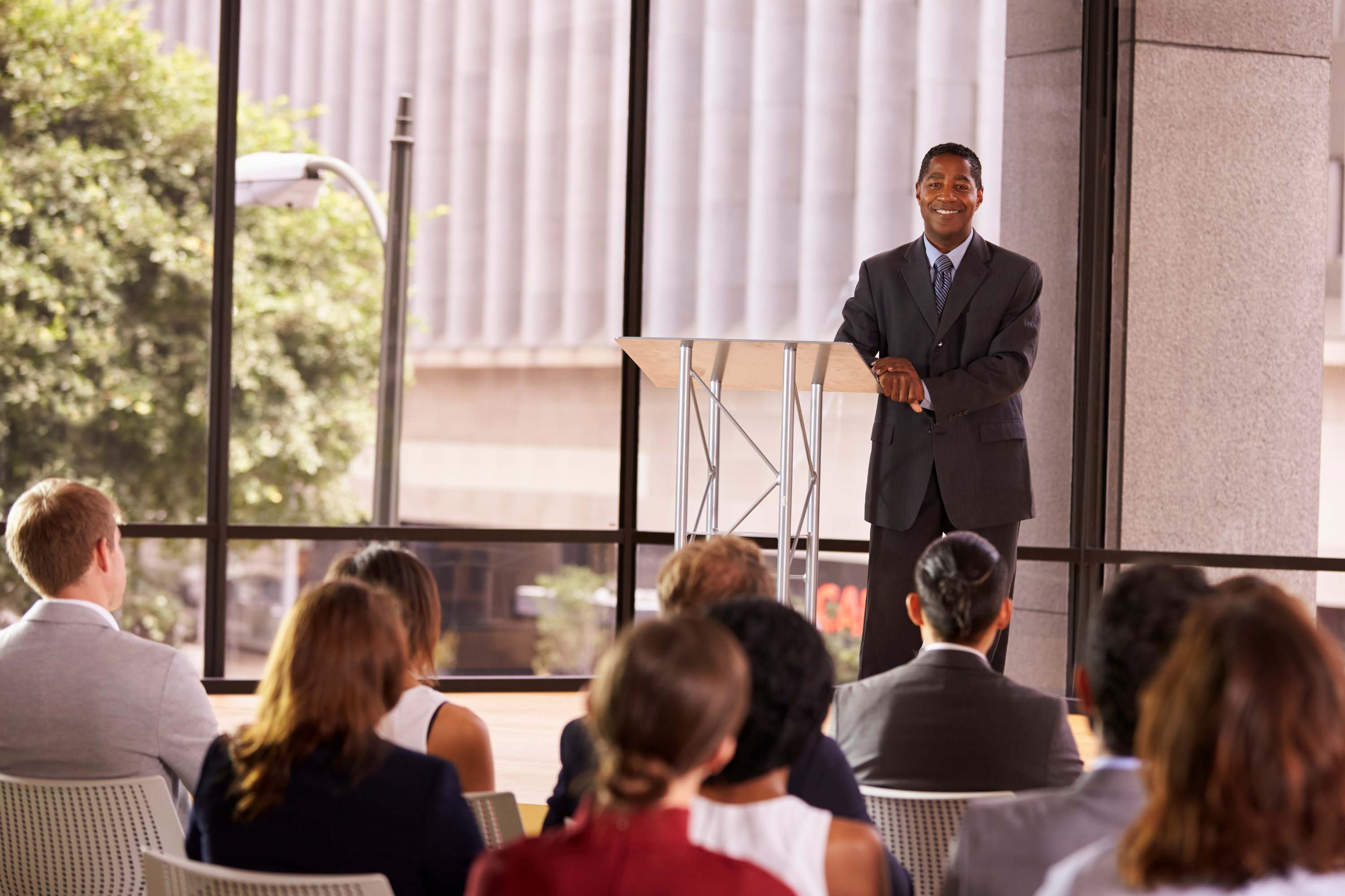 AI + Leadership Communication: How AI Elevates Executive Presence