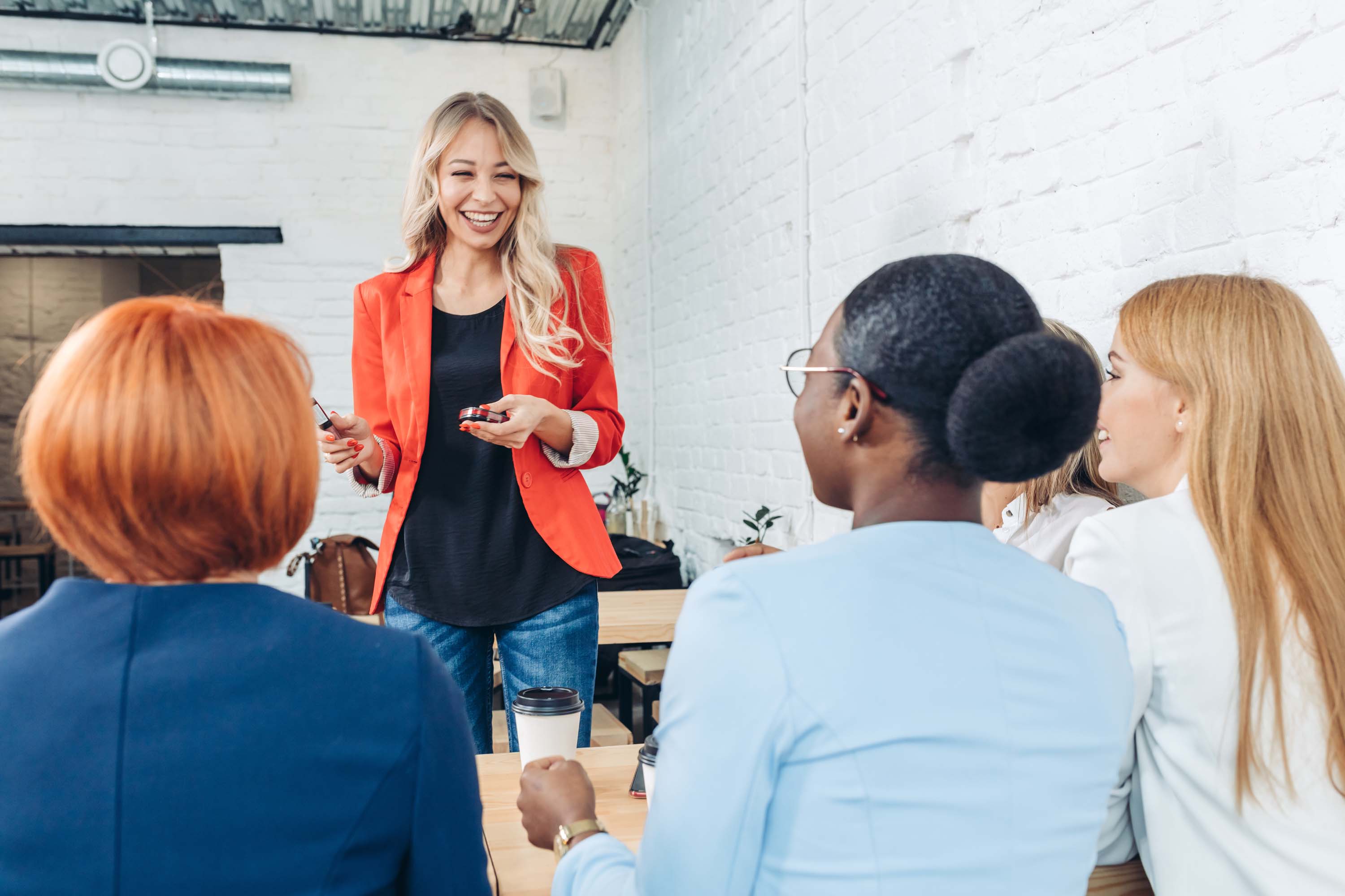 How to Improve Interpersonal Communication in Remote and Hybrid Teams: A Comprehensive Guide for Building Connection Across Any Work Environment